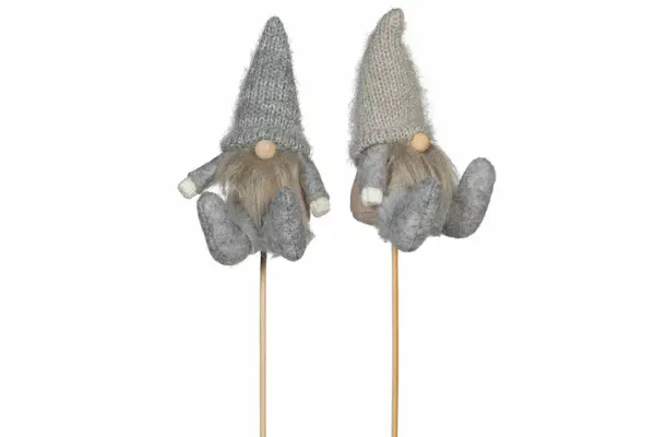 Nisse Grå sittende på stikk  H 10 cm